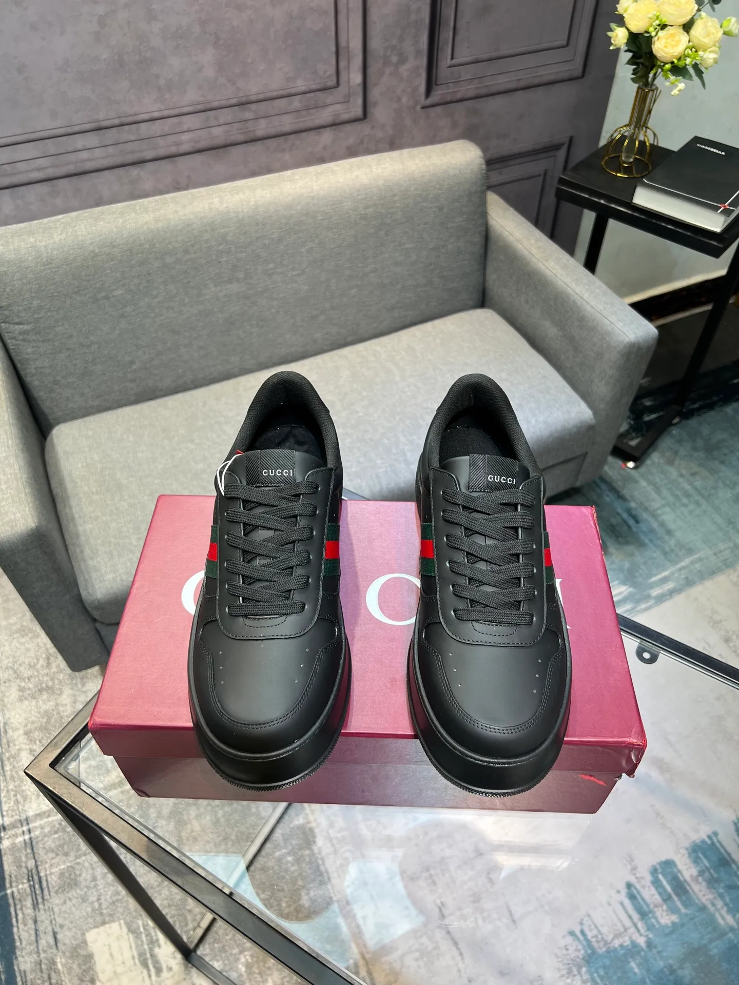 Men's men's shoes💰640 Gucci counter's latest couple's biscuit shoes‼ ️ 👑Purchasing agent level Gucci’s latest IP lightweight thick-soled white shoes can be put on your feet in seconds**4CM! ! Simple, easy to match and full of retro charm ~ the latest anti-counterfeiting cloth label on the tongue. And with electronic chip anti-counterfeiting.   The upper is made of imported environmentally friendly water-dyed calfskin, with a +1:1 fly-woven mesh surface to absorb sweat and an inner lining! Fly-knitted leather molded latex insole. Original IP lightweight outsole, one-piece injection molding, super comfortable and elastic, size male 39-44 (male 38.45 46 customized)